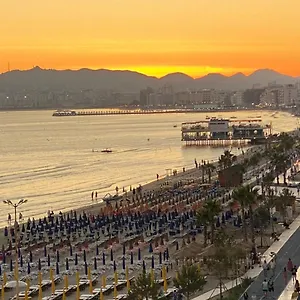 Wave Beachfront Apartmanhotel